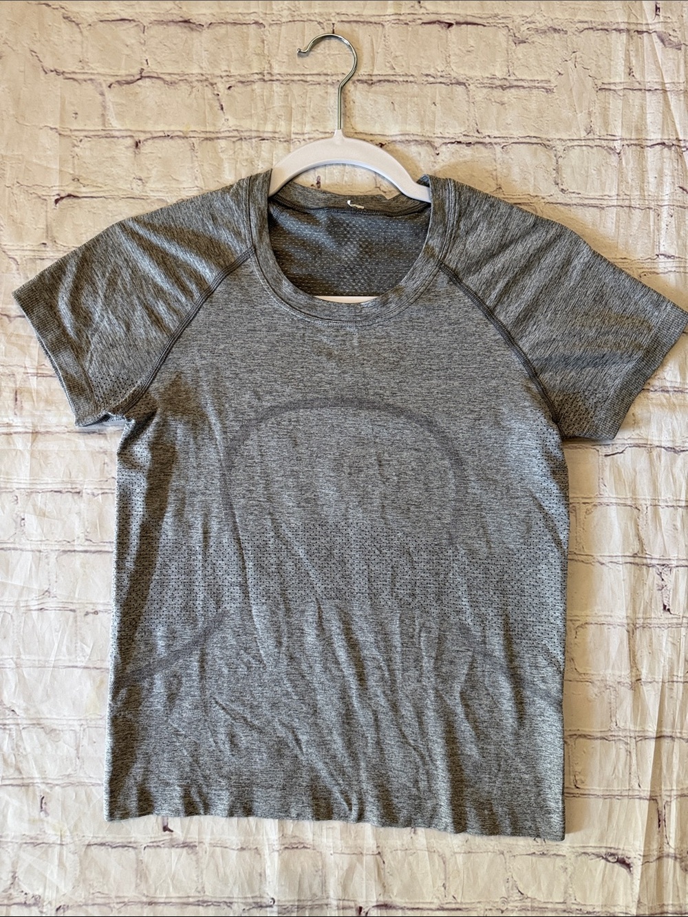 Lululemon Swiftly Tech Short Sleeve 2.0 *Race Length Gray Size 6 Small - Picture 2 of 5
